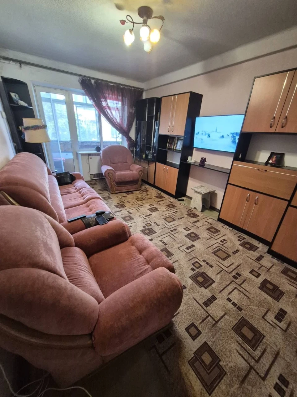 For Sale: 4 rooms on Matrosova Street