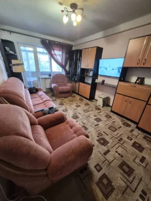 For Sale: 4 rooms on Matrosova Street