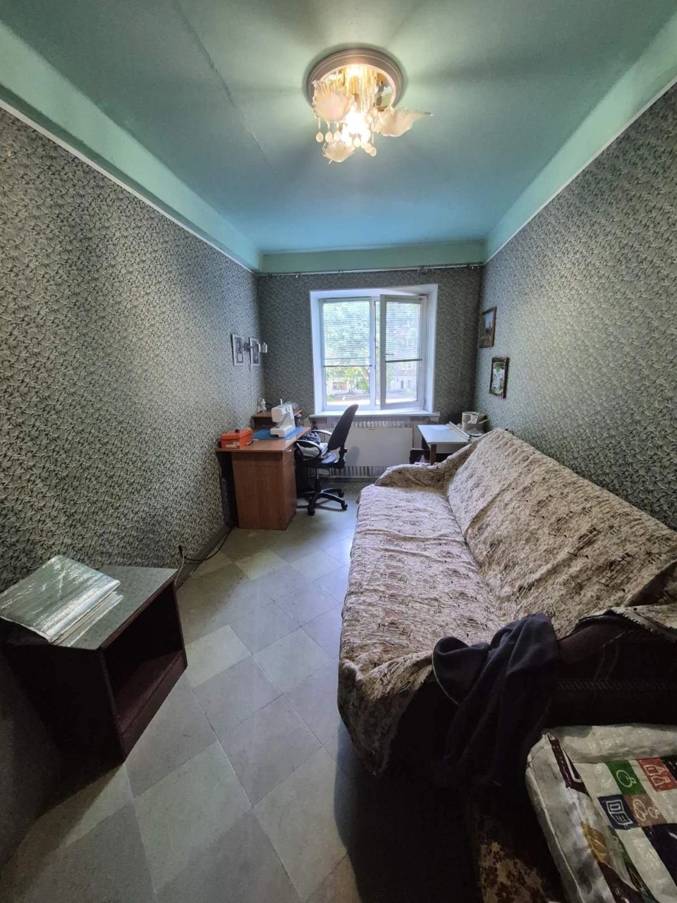 For Sale: 4 rooms on Matrosova Street