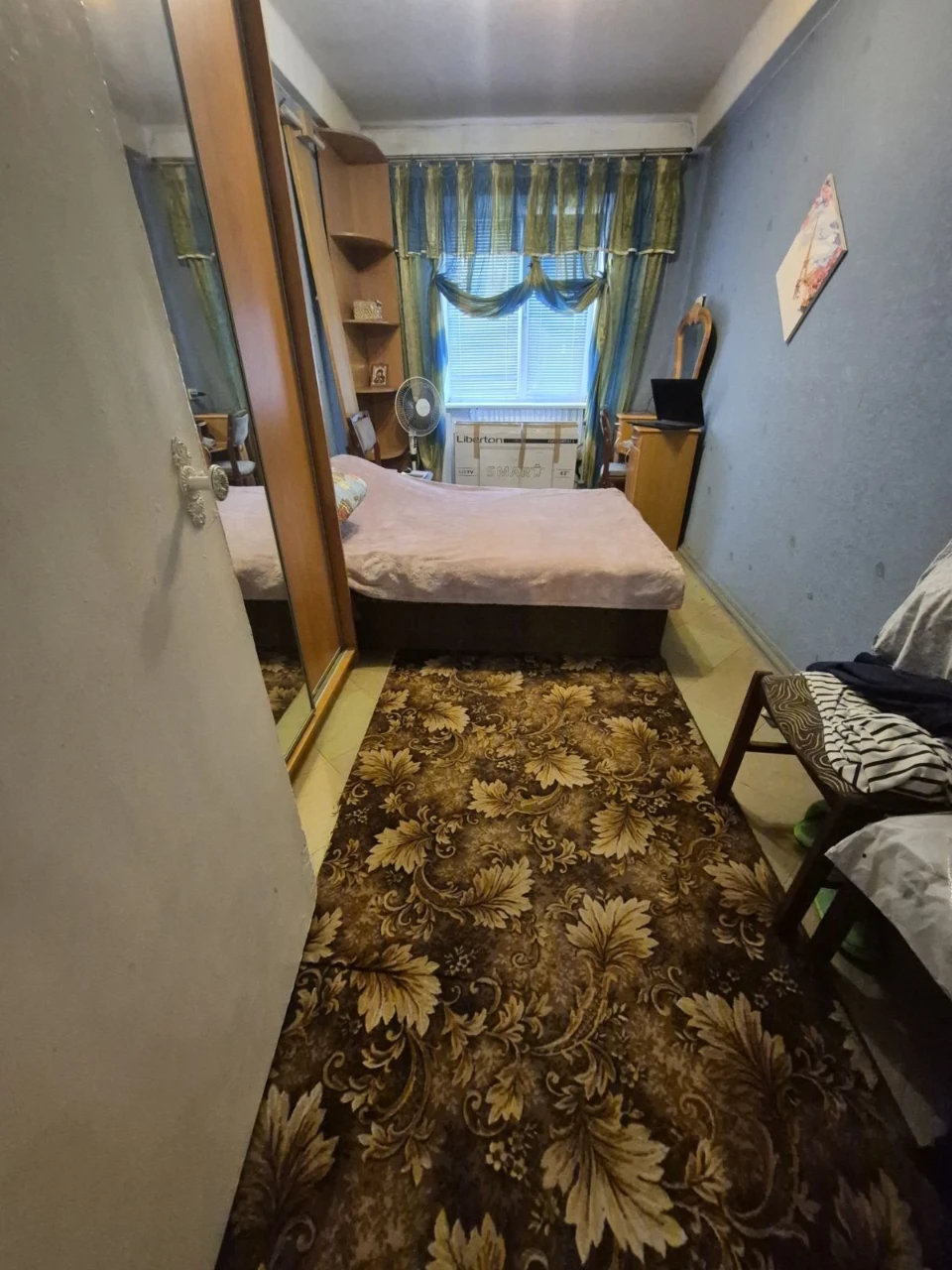 For Sale: 4 rooms on Matrosova Street
