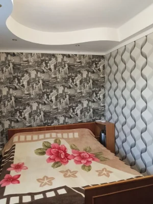 Продається 2-кімнатна квартира в Черемушках.