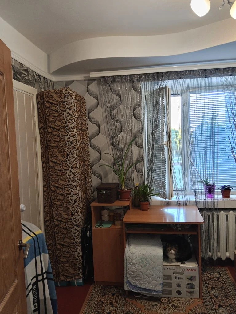 Продається 2-кімнатна квартира в Черемушках.
