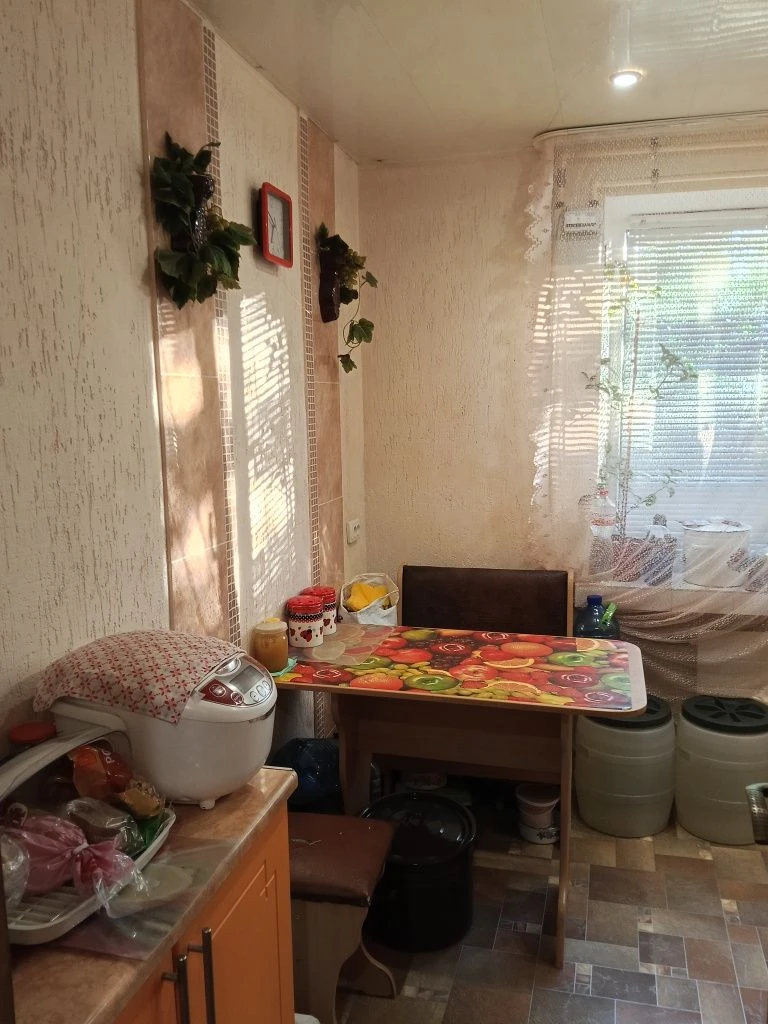 Продається 2-кімнатна квартира в Черемушках.