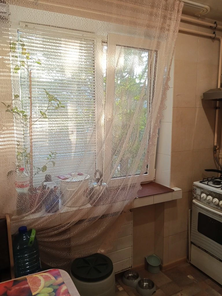 Продається 2-кімнатна квартира в Черемушках.
