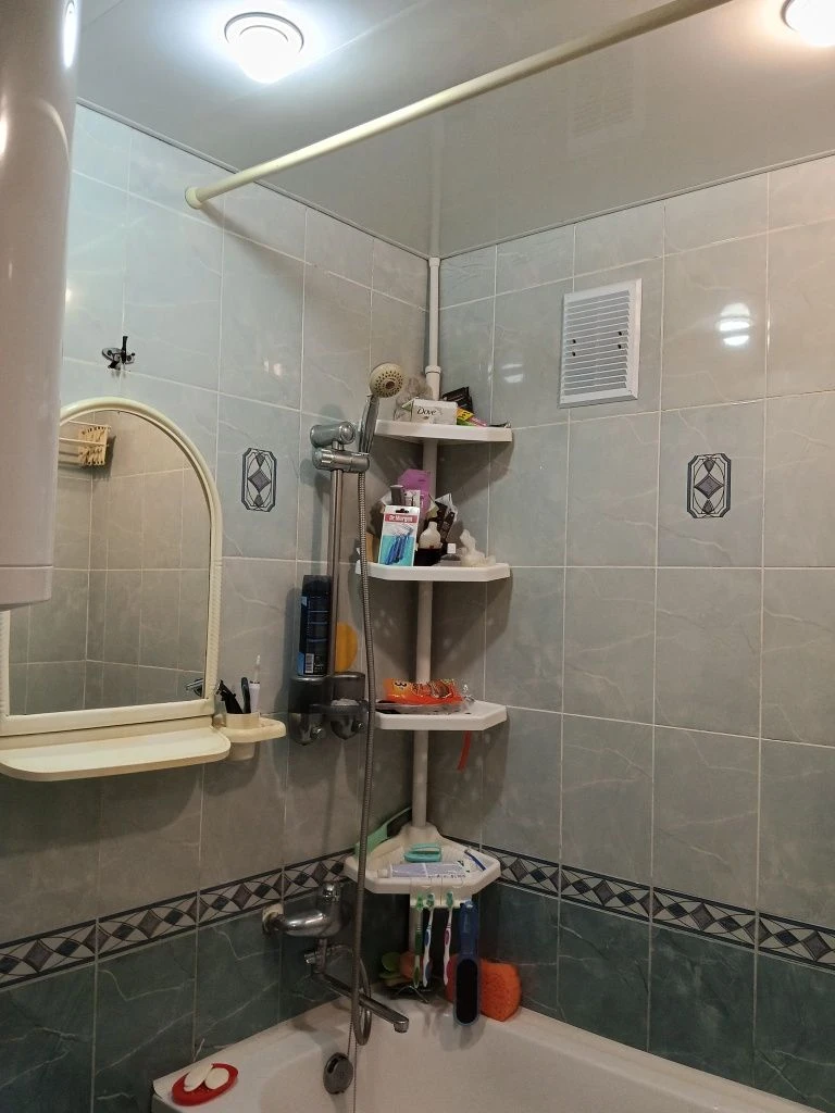 Продається 2-кімнатна квартира в Черемушках.