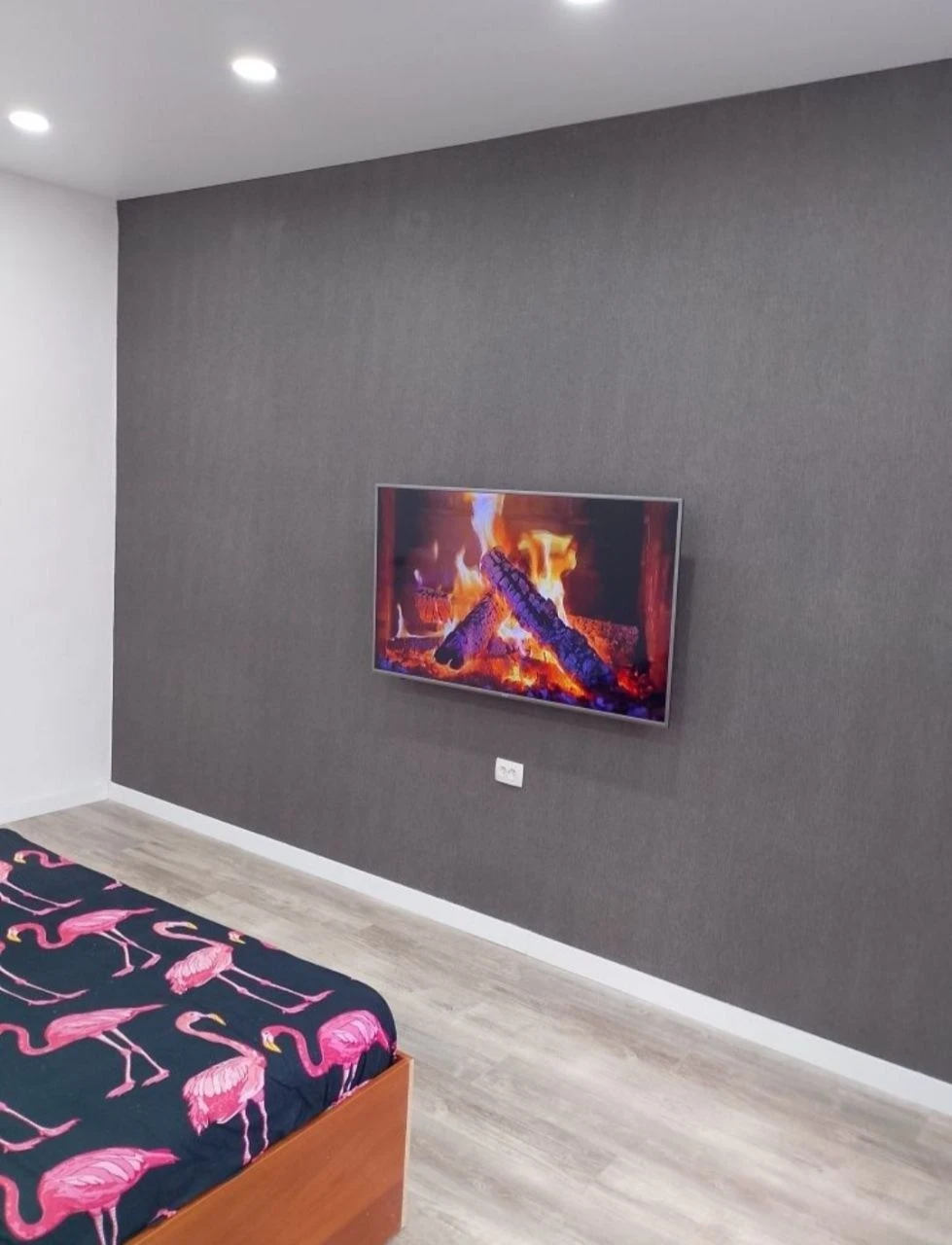 For Sale: 2-room apartment | High-quality renovation | Gas heating | Center | $39,000