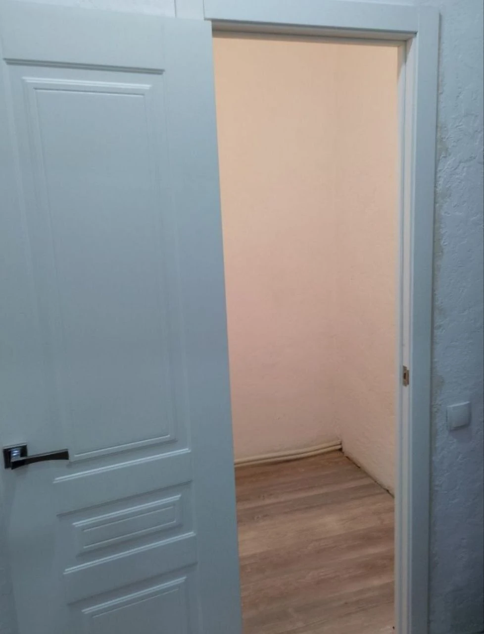 For Sale: 2-room apartment | High-quality renovation | Gas heating | Center | $39,000
