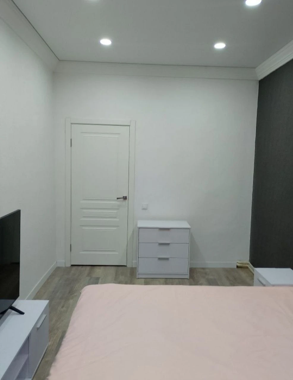 For Sale: 2-room apartment | High-quality renovation | Gas heating | Center | $39,000