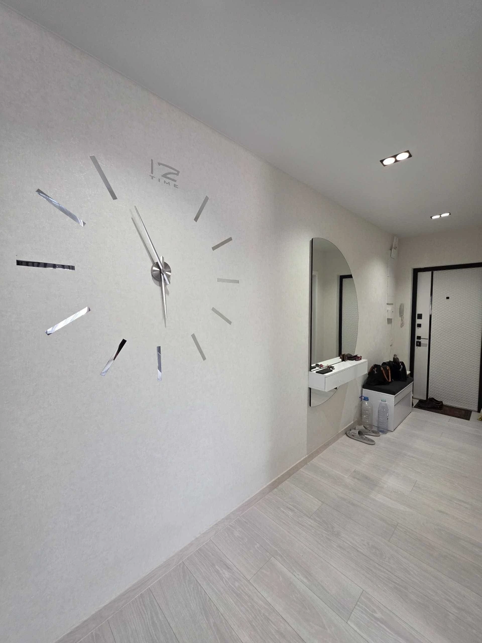 For sale, three-room apartment on the left bank of the city of Kam'yantsk