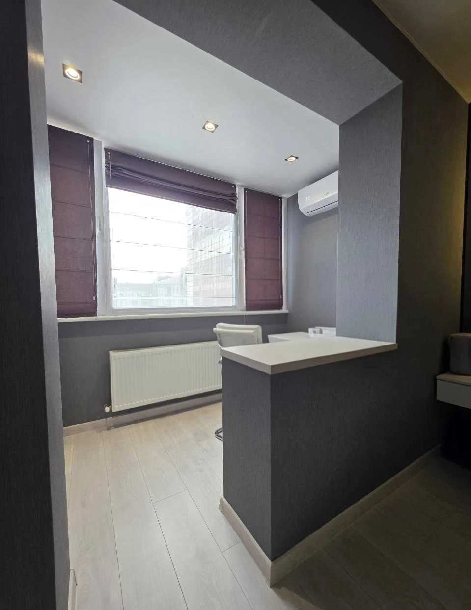 For sale, three-room apartment on the left bank of the city of Kam'yantsk