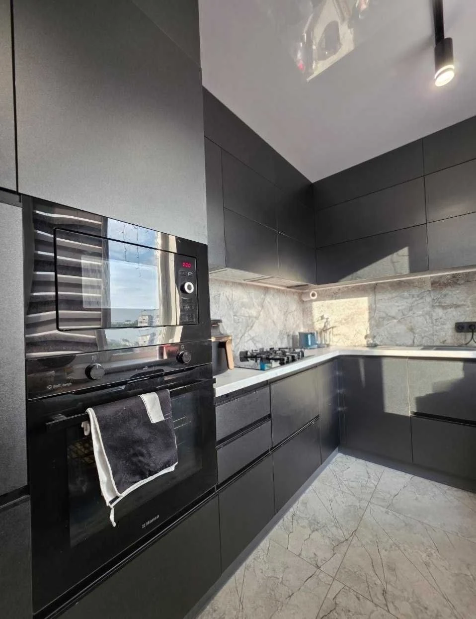 For sale, three-room apartment on the left bank of the city of Kam'yantsk