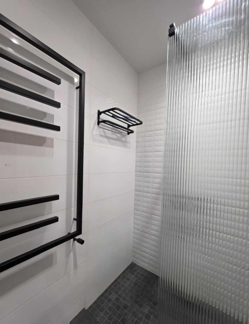 For sale, three-room apartment on the left bank of the city of Kam'yantsk