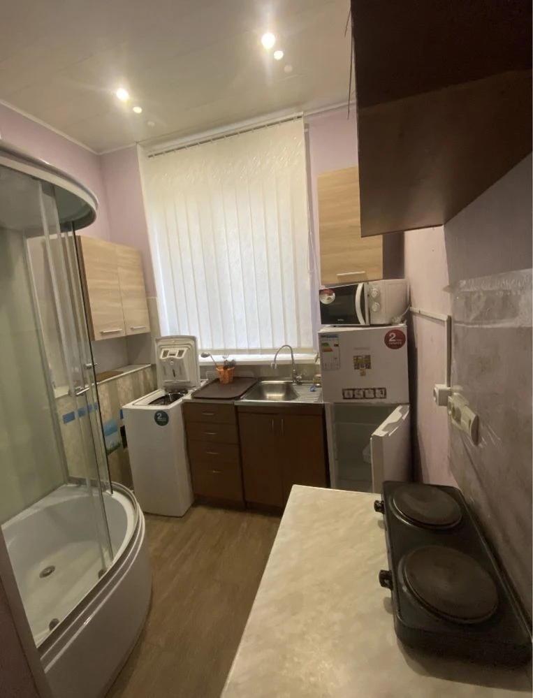 Продається 2-кімнатна квартира в центрі, Кам'янське