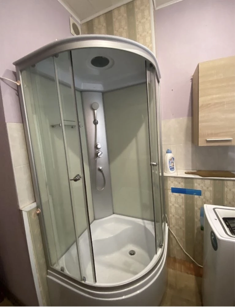 Продається 2-кімнатна квартира в центрі, Кам'янське
