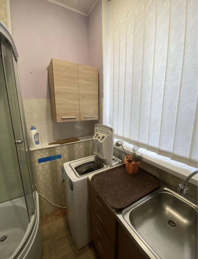 Продається 2-кімнатна квартира в центрі, Кам'янське
