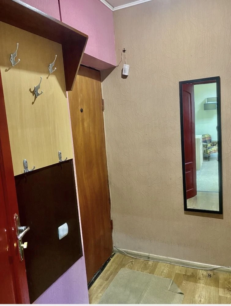 Продається 2-кімнатна квартира в центрі, Кам'янське