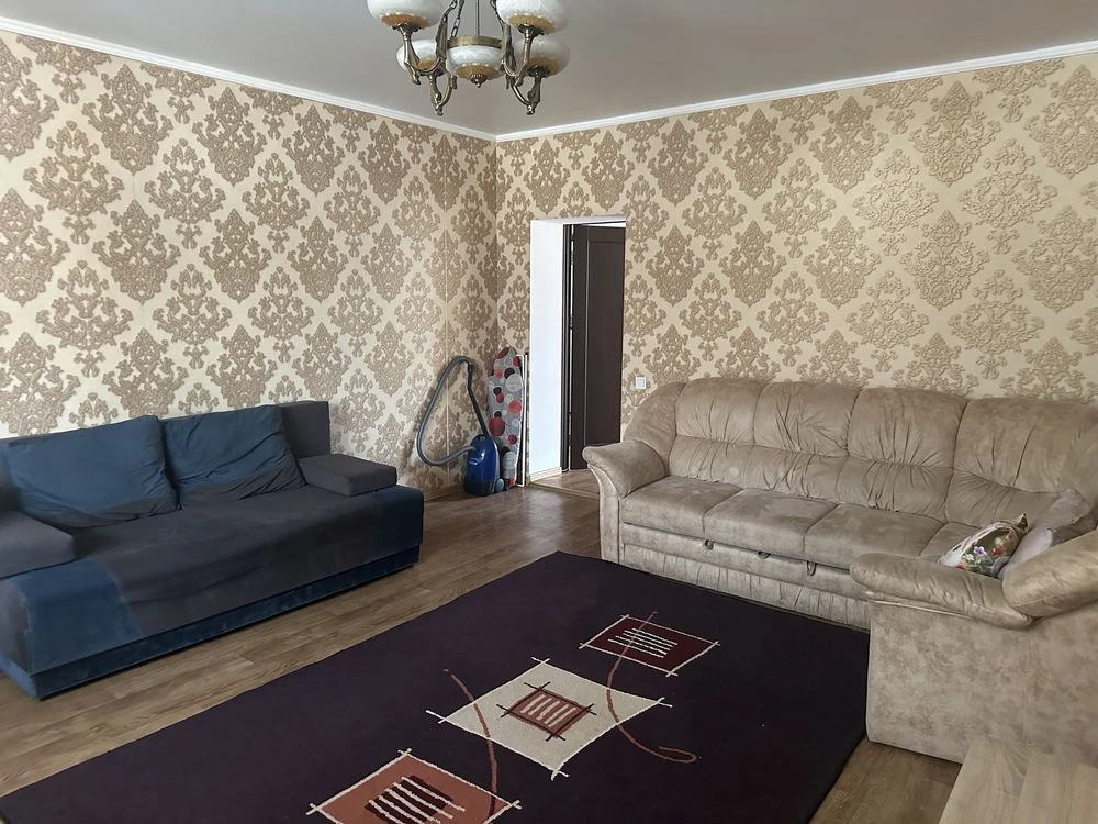 For Sale: 3-room apartment in the center