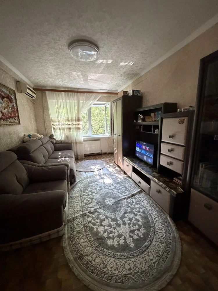 For Sale: 2-bedroom apartment with gas heating