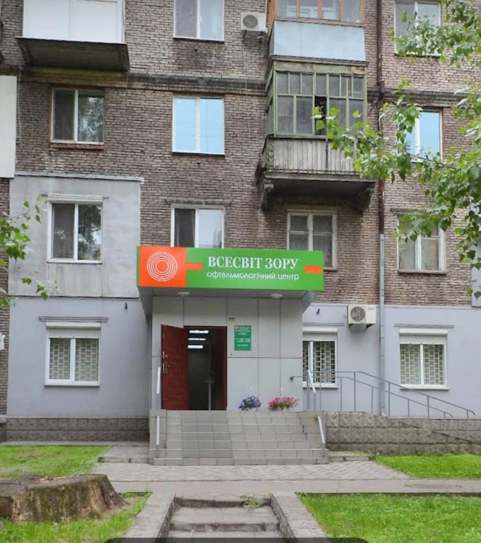 Sale of a 3-room apartment in the center of Stalinka! Area near the bus station. Gas