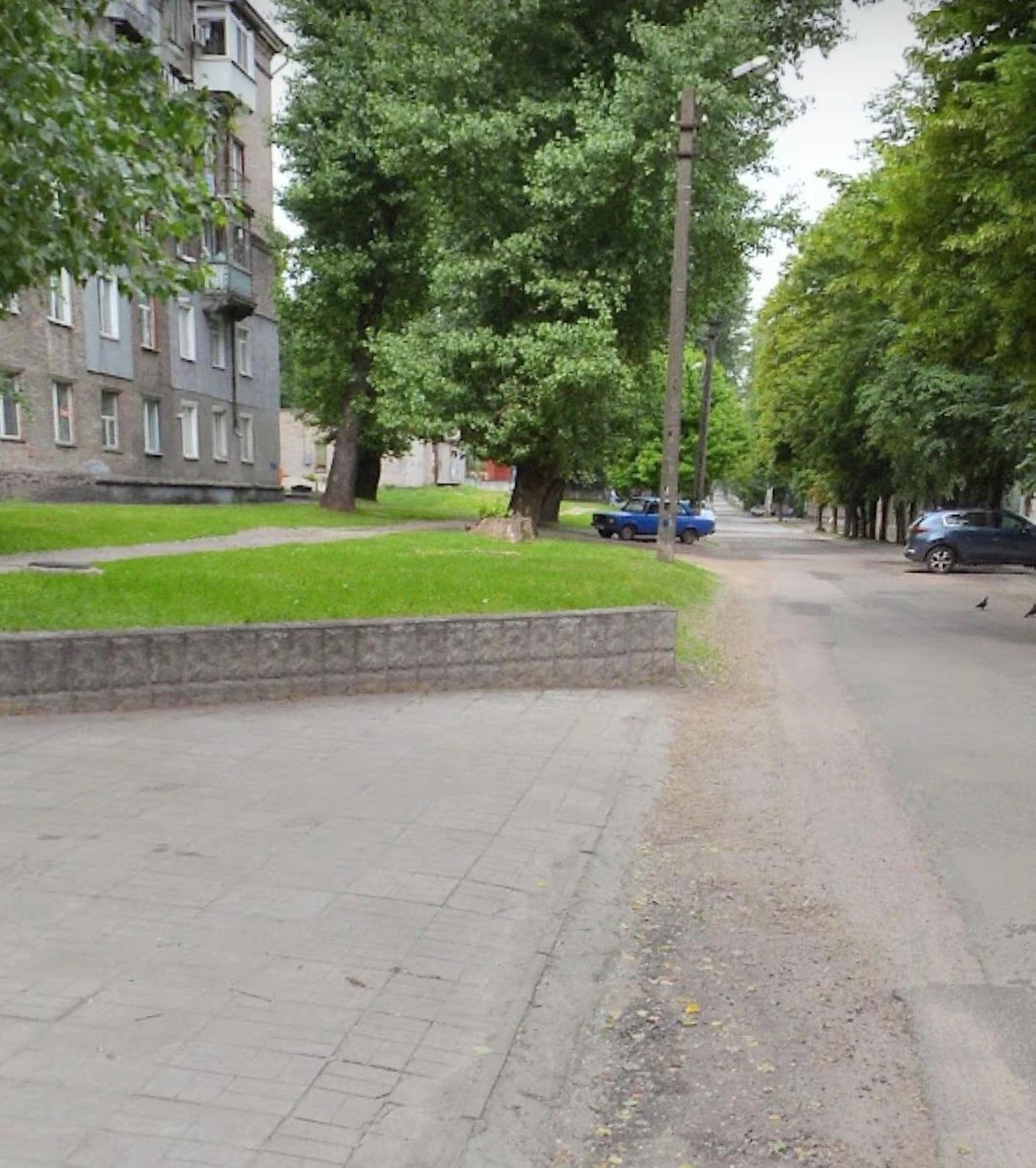 Sale of a 3-room apartment in the center of Stalinka! Area near the bus station. Gas
