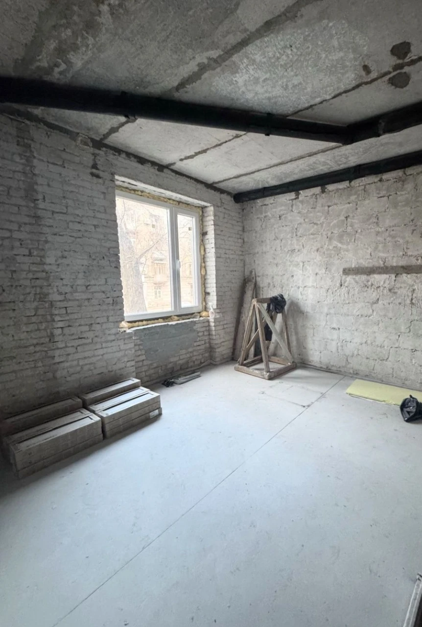 Sale of a 3-room apartment in the center of Stalinka! Area near the bus station. Gas
