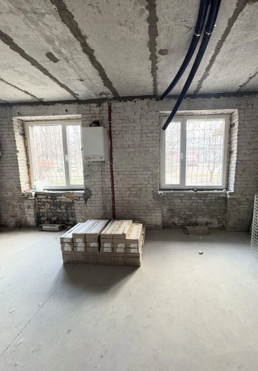 Sale of a 3-room apartment in the center of Stalinka! Area near the bus station. Gas