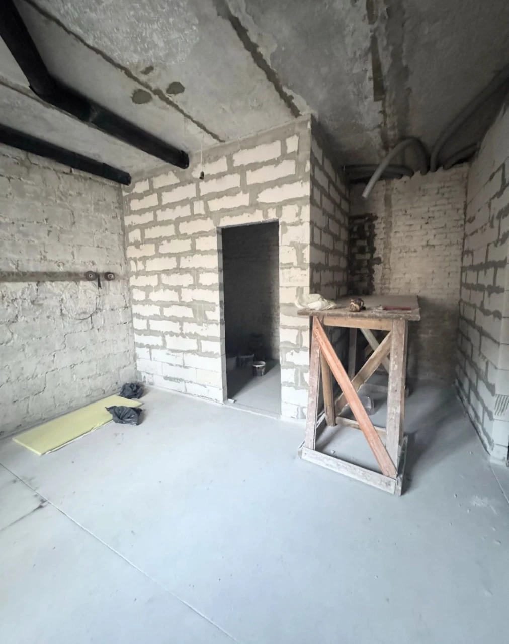 Sale of a 3-room apartment in the center of Stalinka! Area near the bus station. Gas