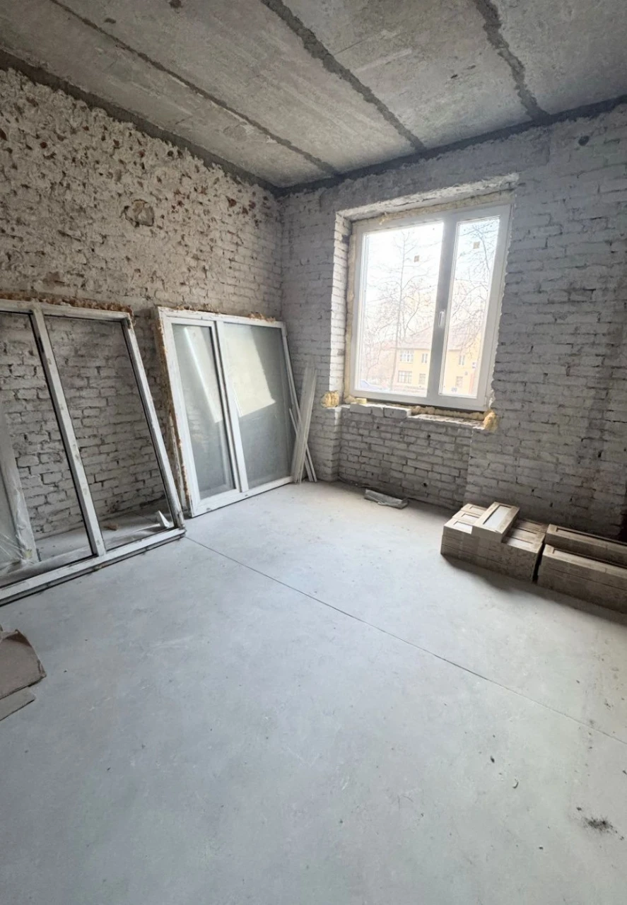 Sale of a 3-room apartment in the center of Stalinka! Area near the bus station. Gas