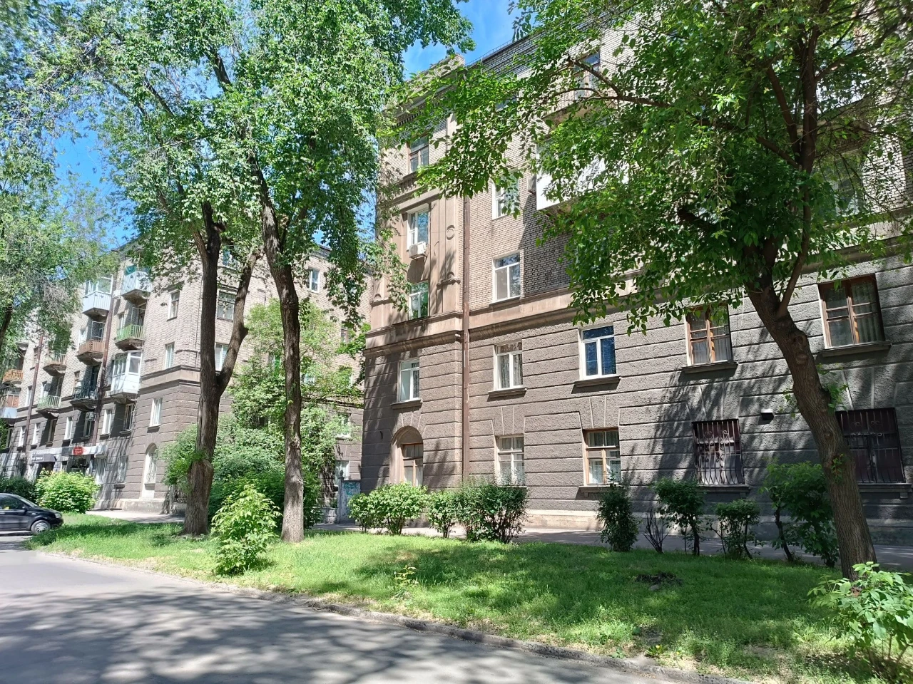 Three-room apartment in the city center from the owner