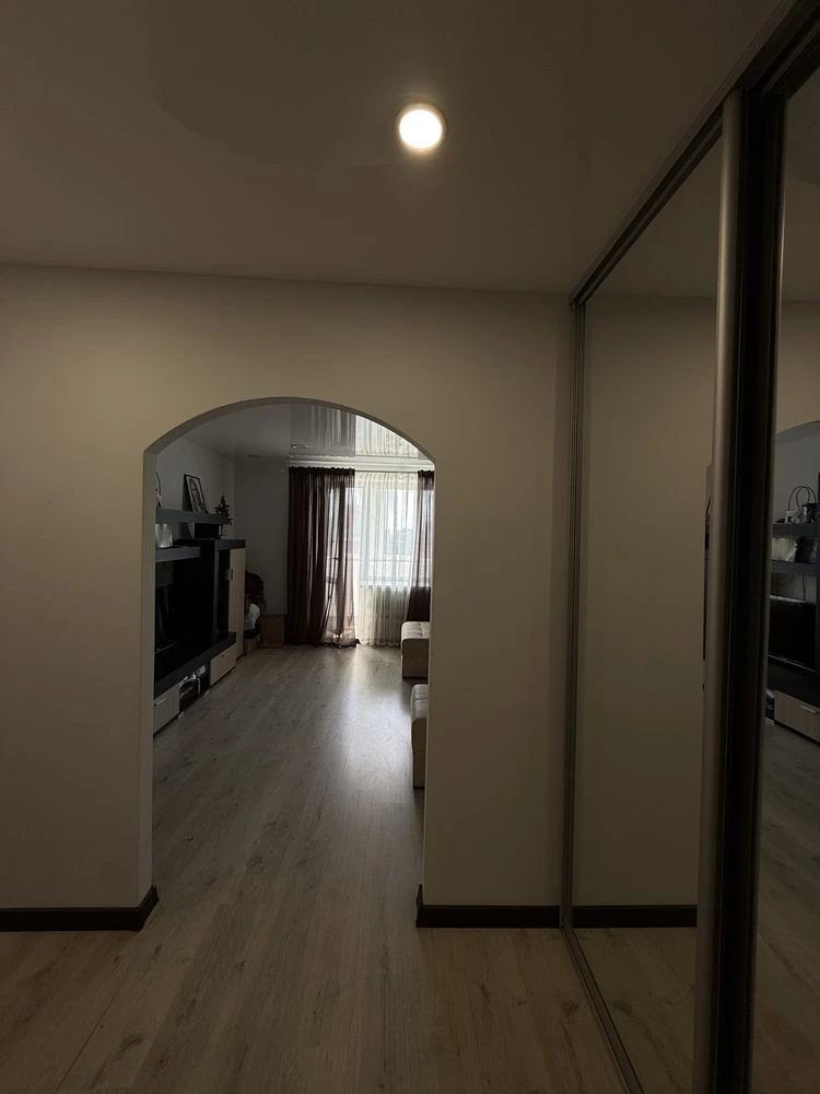 For Sale: 3-room apartment, LBP, furniture+appliances, renovation, Nadnipryansky Prospect