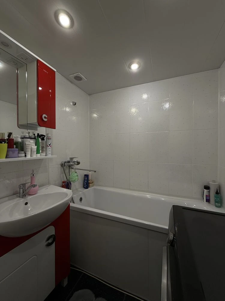 For Sale: 3-room apartment, LBP, furniture+appliances, renovation, Nadnipryansky Prospect