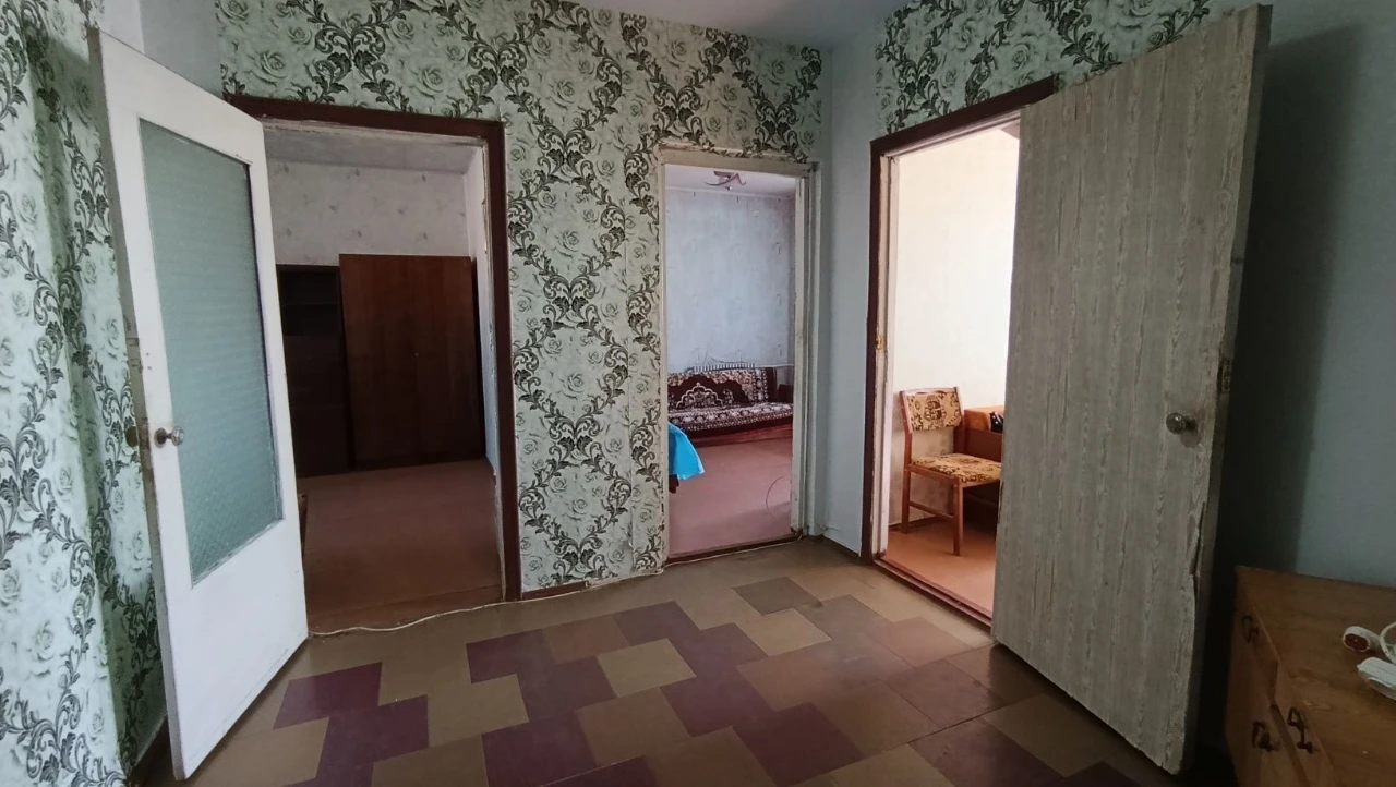 Продається 3-кімнатна квартира в мікрорайоні 4, Лівий берег