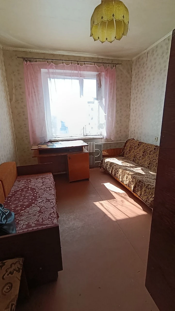 Продається 3-кімнатна квартира в мікрорайоні 4, Лівий берег