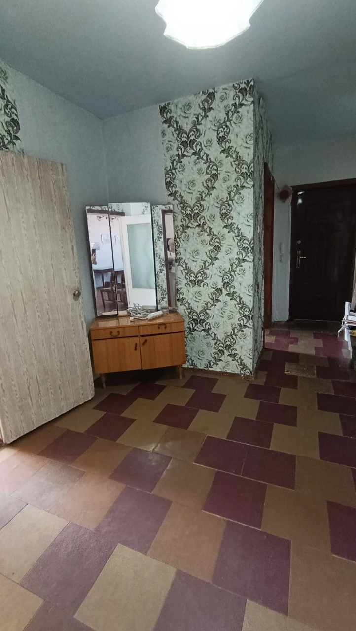 Продається 3-кімнатна квартира в мікрорайоні 4, Лівий берег