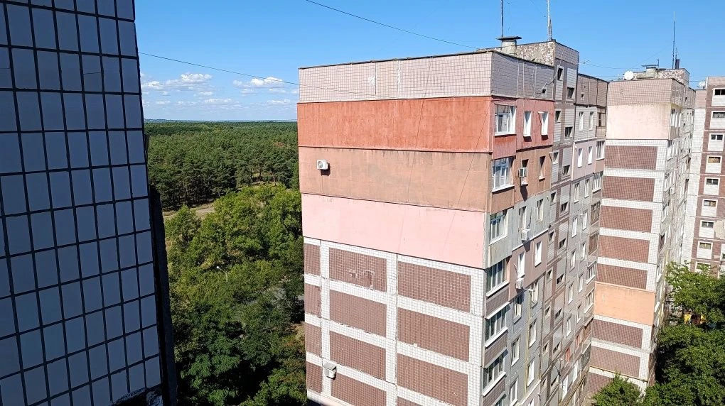 Продається 3-кімнатна квартира в мікрорайоні 4, Лівий берег