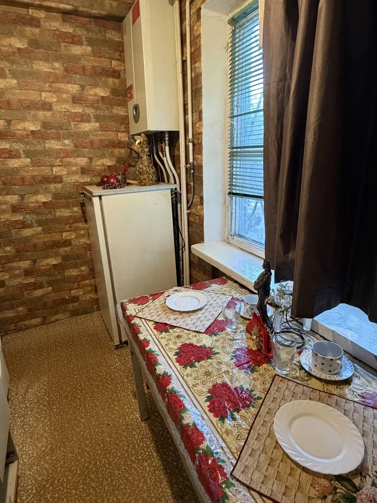 For Sale: 4-room apartment on the Right Bank, "Cheremushki"