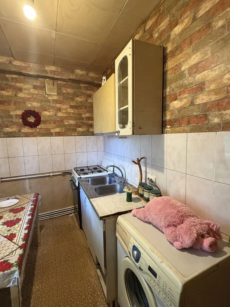 For Sale: 4-room apartment on the Right Bank, "Cheremushki"