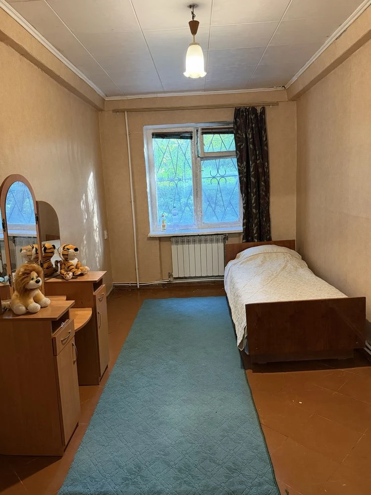 For Sale: 4-room apartment on the Right Bank, "Cheremushki"
