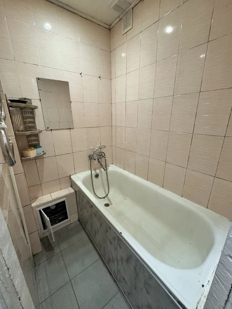 For sale 4 rooms. Kamen, Cheremushki district