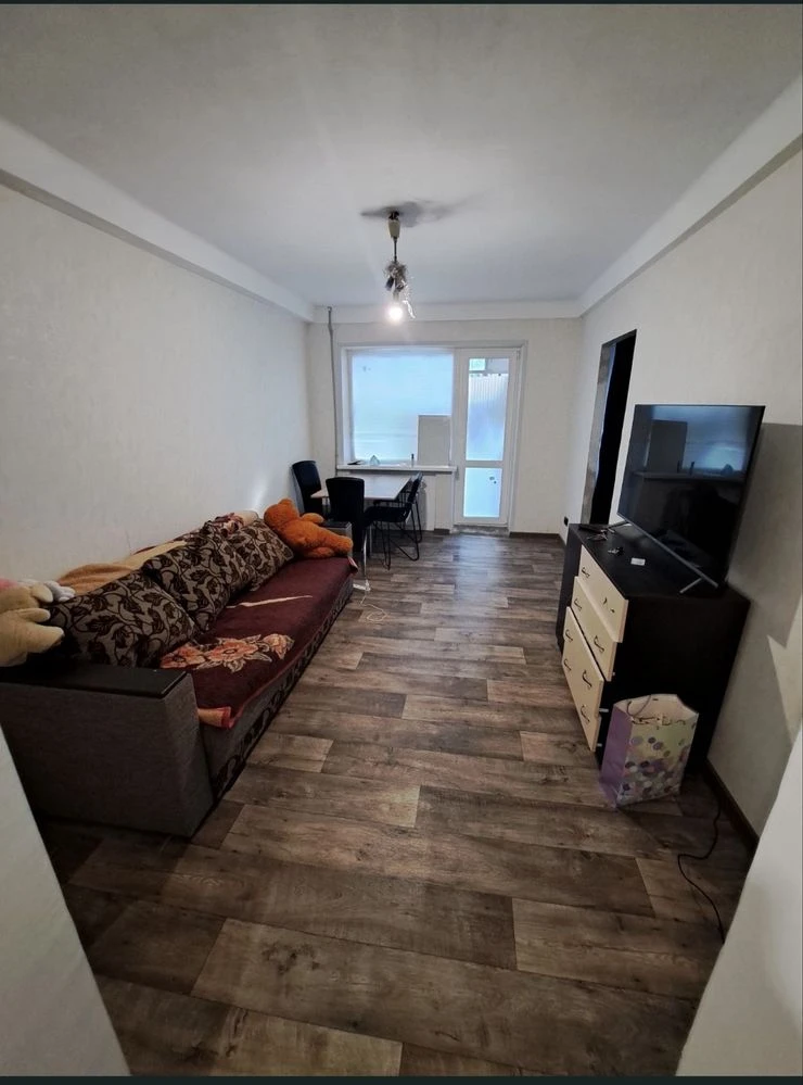 Продам 3 х ком  квартиру  Правый берег