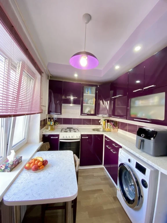 For sale apartment on Vasyl Sutu in the Ukraine district from the Owner