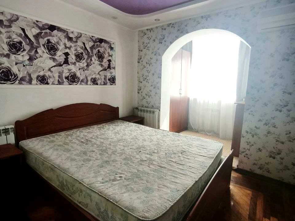 Apartment. Kam'yanskoe, Kam'yanskoe (Dniprozerzhynsk), Ivan M