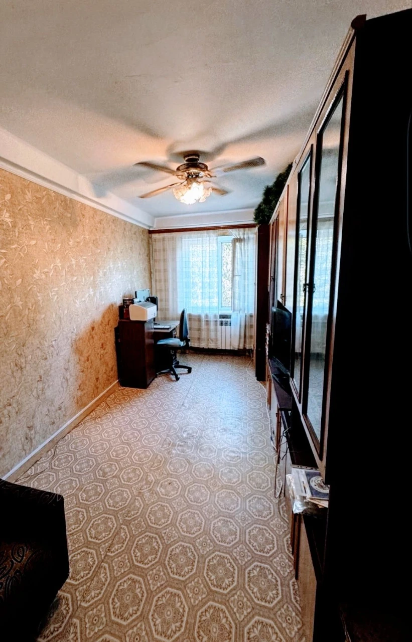 For Sale: 3-room apartment. Kamenets, right bank, T. Шевchenko street.