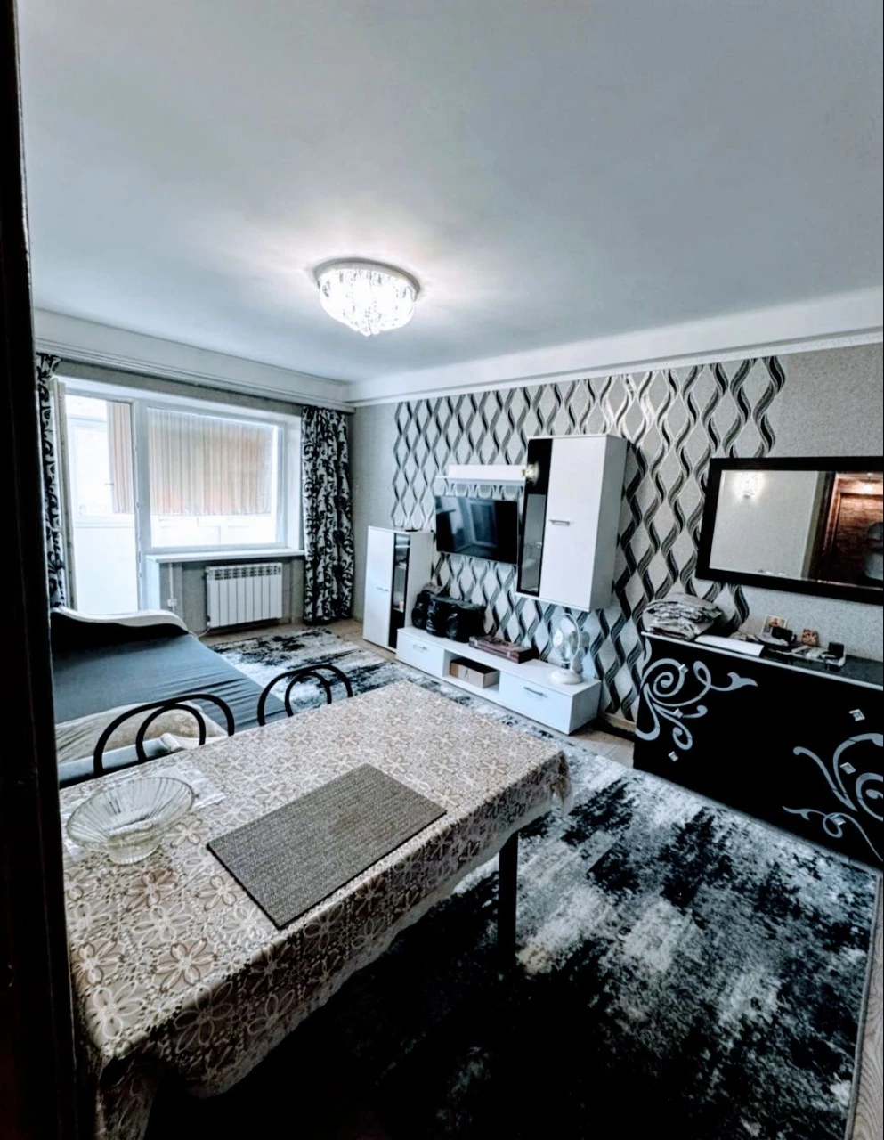 For Sale: 3-room apartment. Kamenets, right bank, T. Шевchenko street.