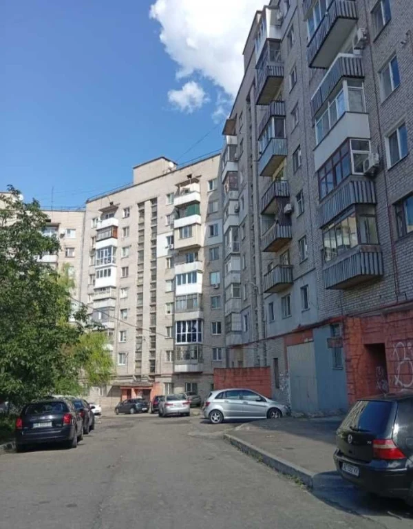 For sale, 2-room apartment, Right Bank, Cheremushki, center.