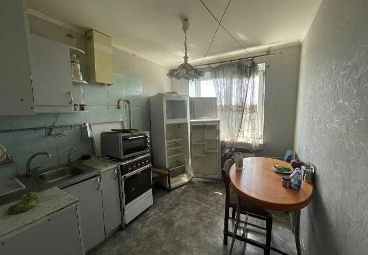 Продам 2ком. квартиру правый берег, Черёмушки, центр.