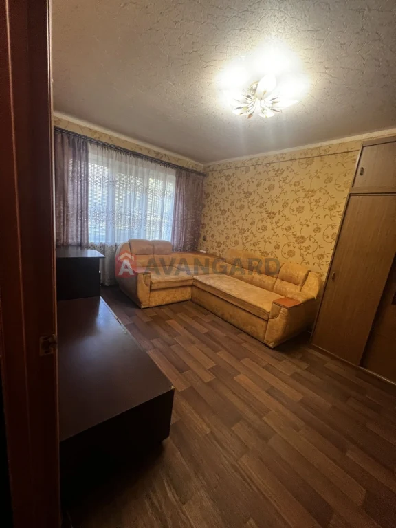 Продається 1-кімнатна квартира в центрі Кам'янського!