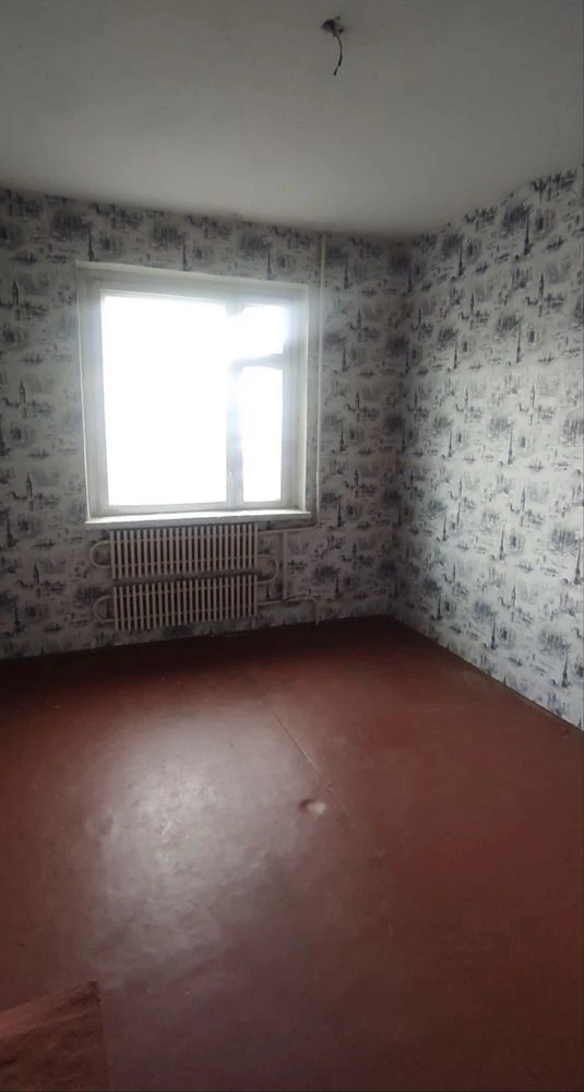 Продається 5-кімнатна квартира в 11 мікрорайоні, Левий берег