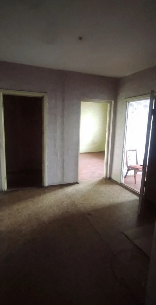 Продається 5-кімнатна квартира в 11 мікрорайоні, Левий берег