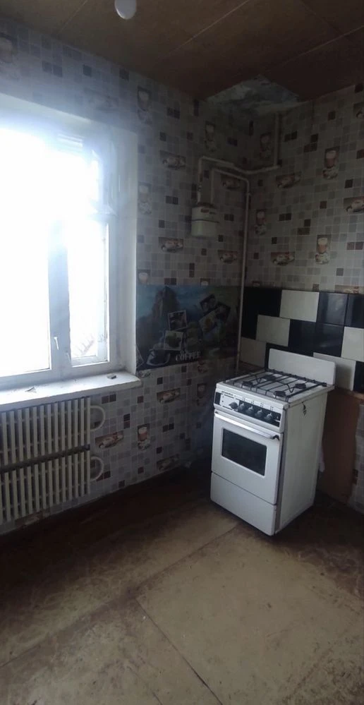 Продається 5-кімнатна квартира в 11 мікрорайоні, Левий берег